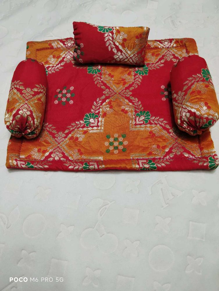 Red &amp; Orange Bandhani Aasan Pek Of 1