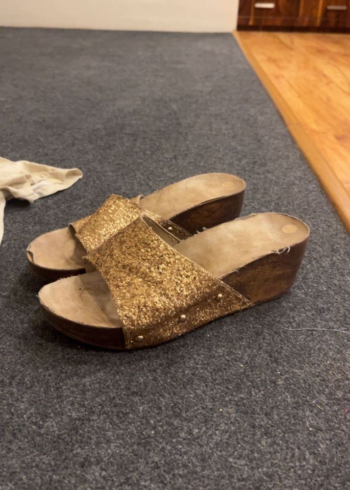 Gold Wooden Wedges