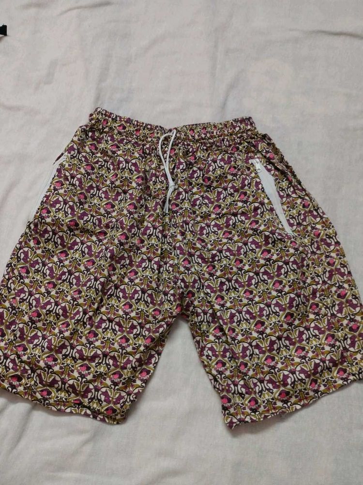 Patterned Women&#39;s Shorts