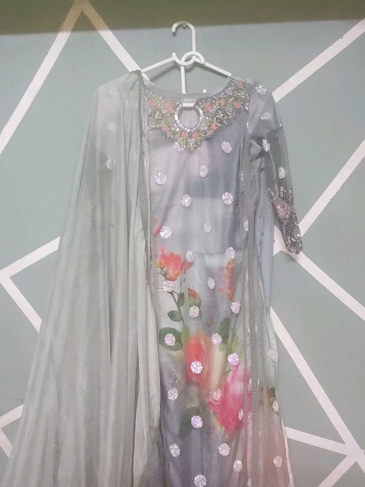 embroidery designs suit