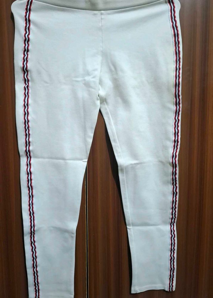 Stylish White Leggings with Stripe