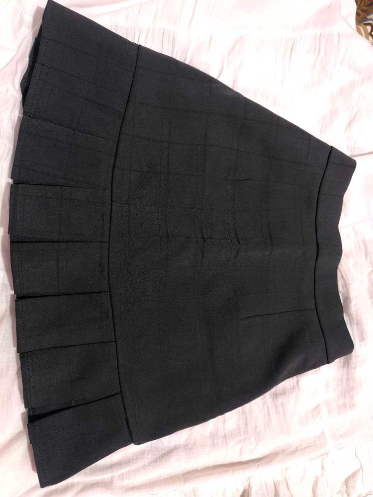 Pleated black Mini Skirt