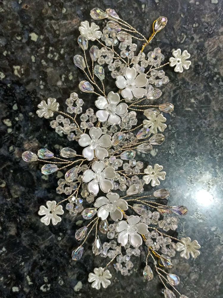 Elegant Floral Hair Accessory