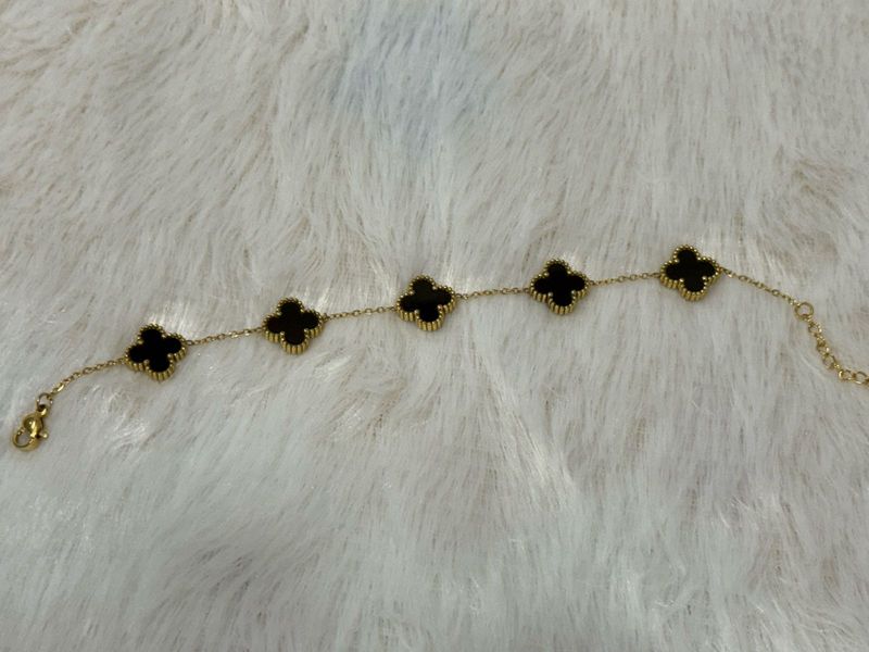 ✨Royal Noir Clover Charm Bracelet✨