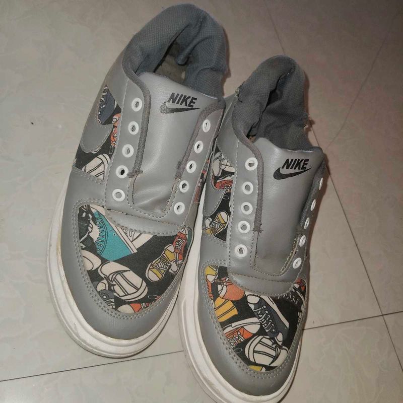 Nike Sneaker