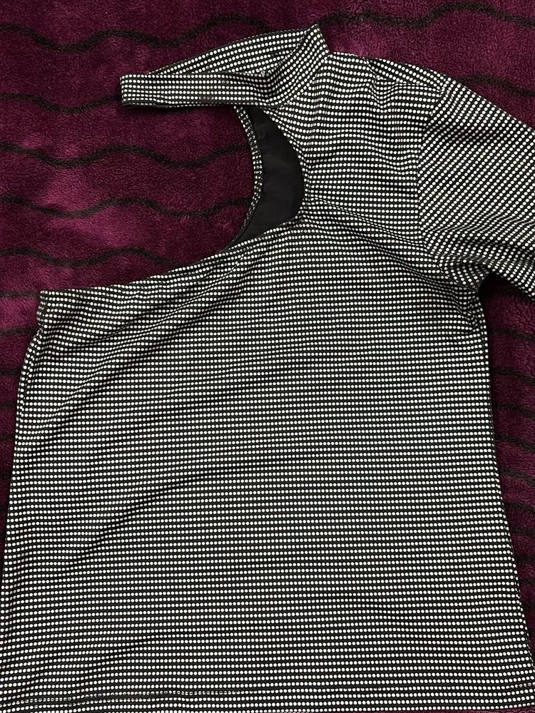 Chic One-Shoulder Top