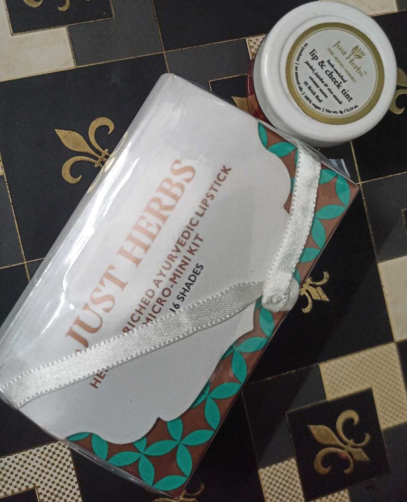 Just Herbs Lipstick Kit