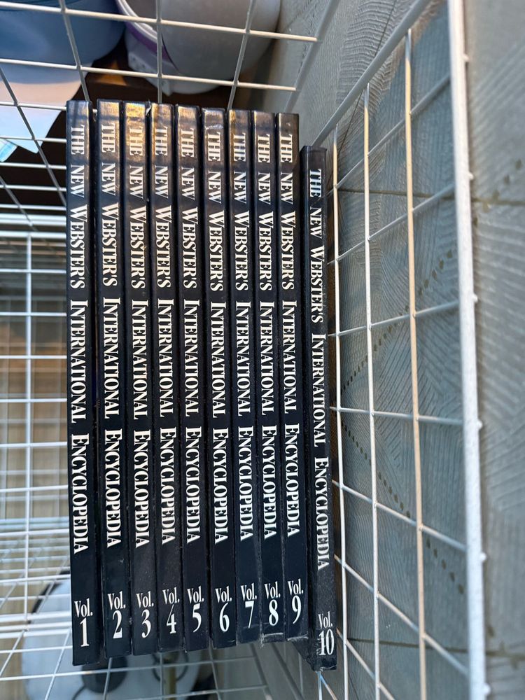 Set Of 10 Encyclopedia
