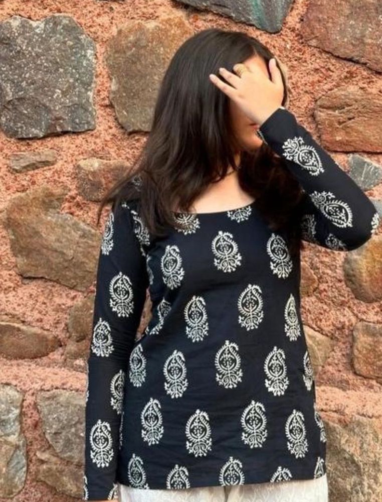 Printed full sleeve short kurti