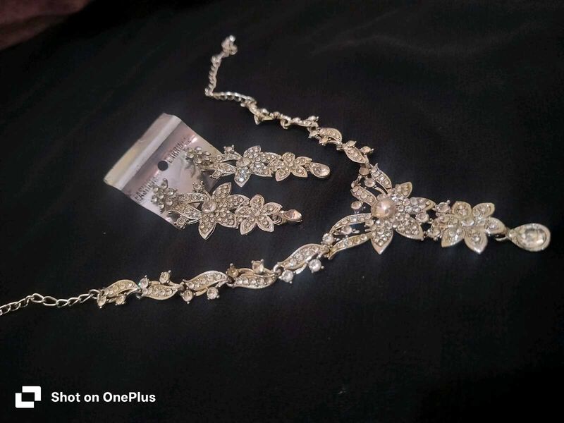 Sparkling Silver Jewelry Set