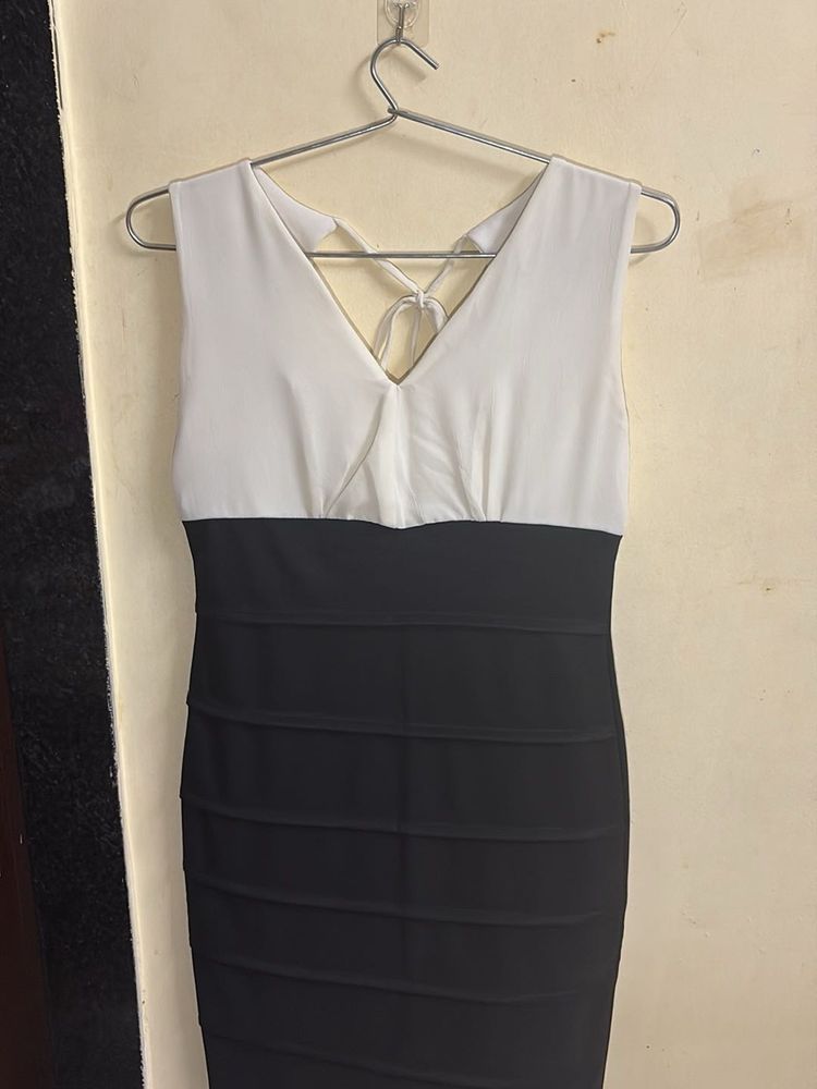 Chic Two-Tone Bodycon Dress