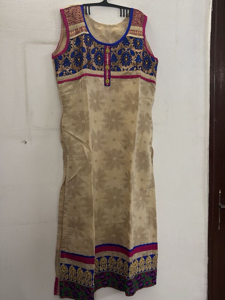 Embroidered Sleeveless Kurti