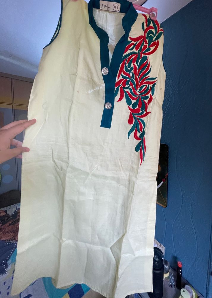 clearance sale Embroidery top