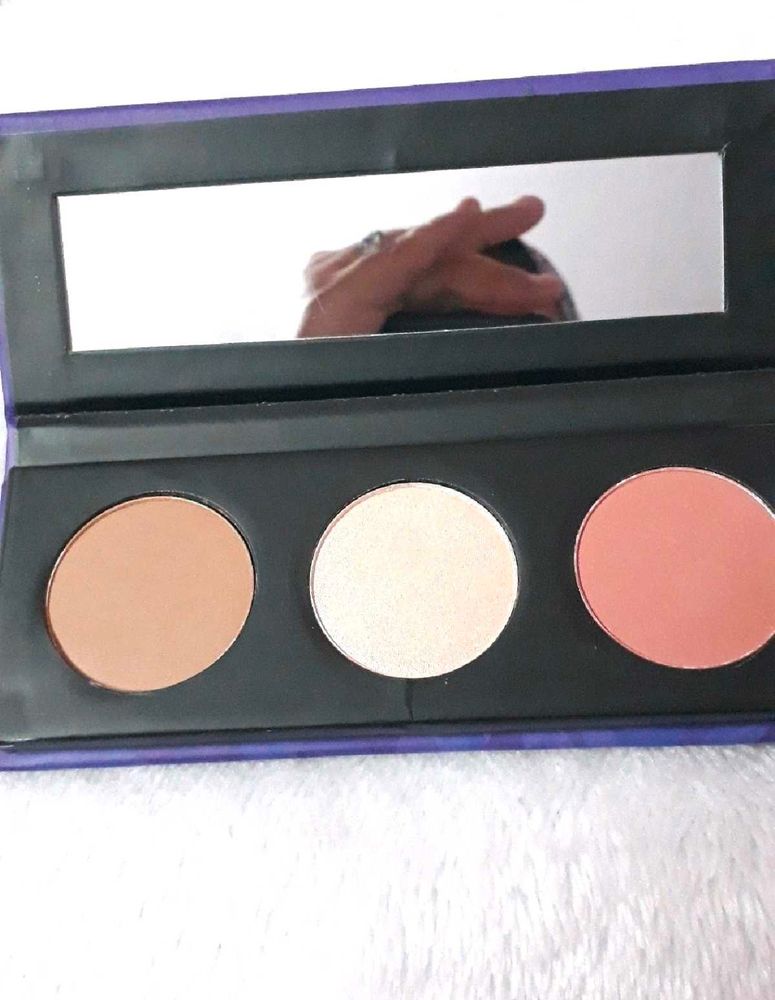 SUGAR Cosmetics Contour De Force Face Palette for