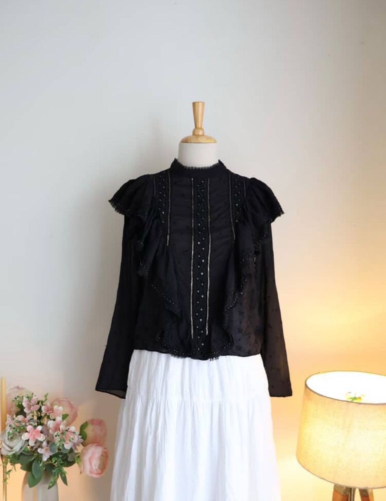 Zara:Ruffled Pearl Handwork Blouson