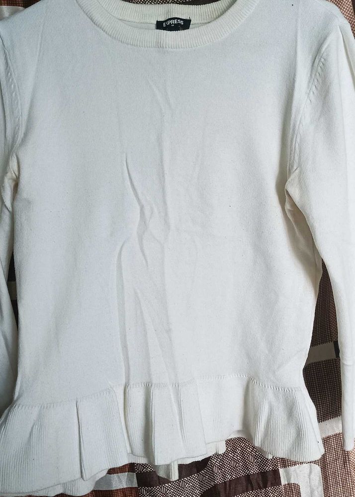 White⚪ Woolen Top