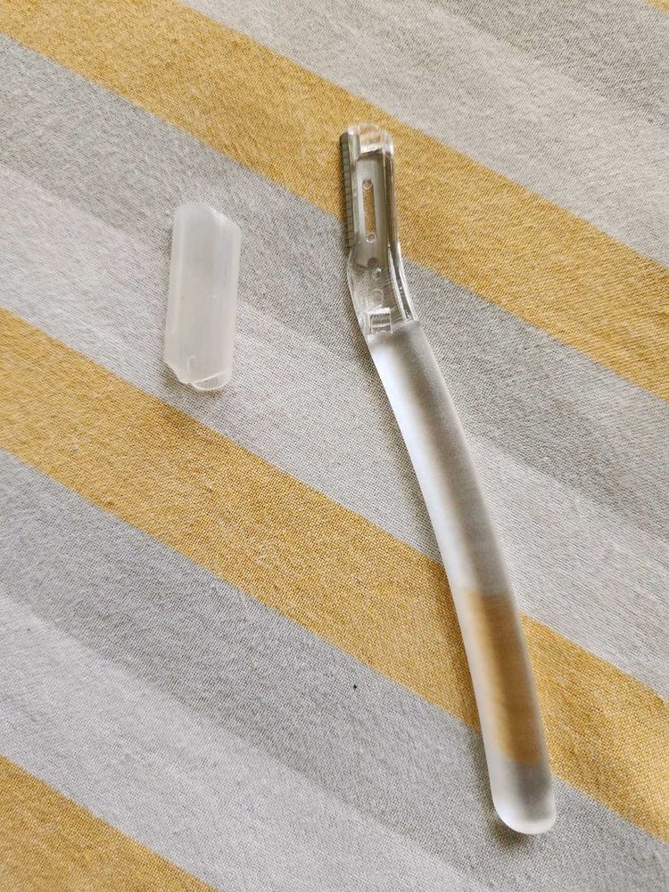 FACIAL RAZOR