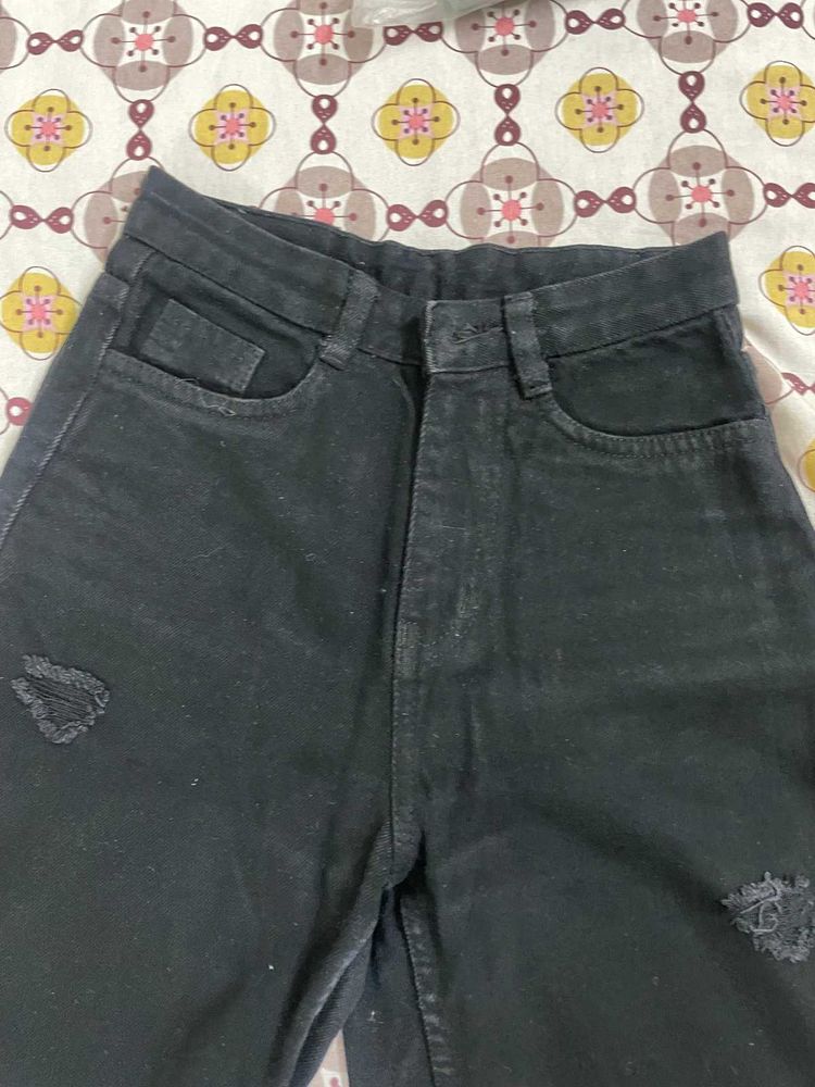 Trendy Black Jeans – Great Condition