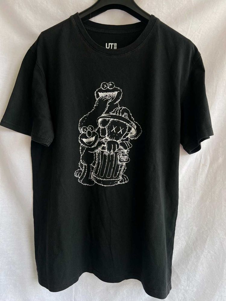 UNIQLO BLACK TEE