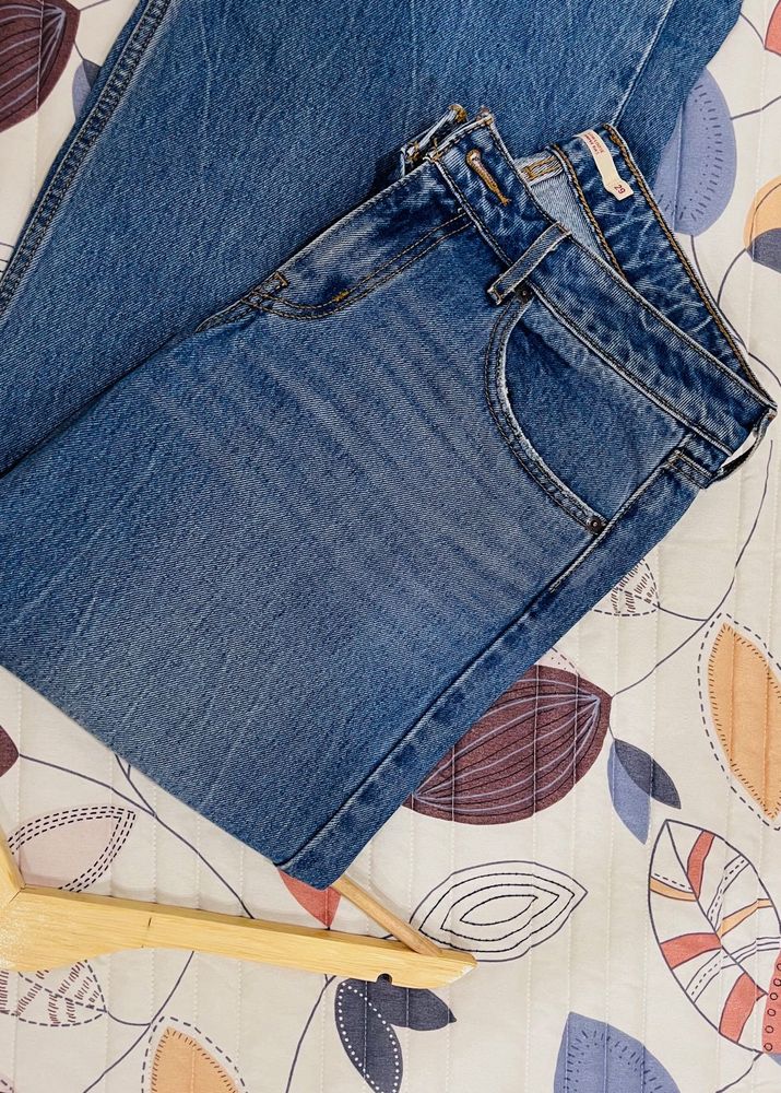 Levi’s Wide-Leg Jeans