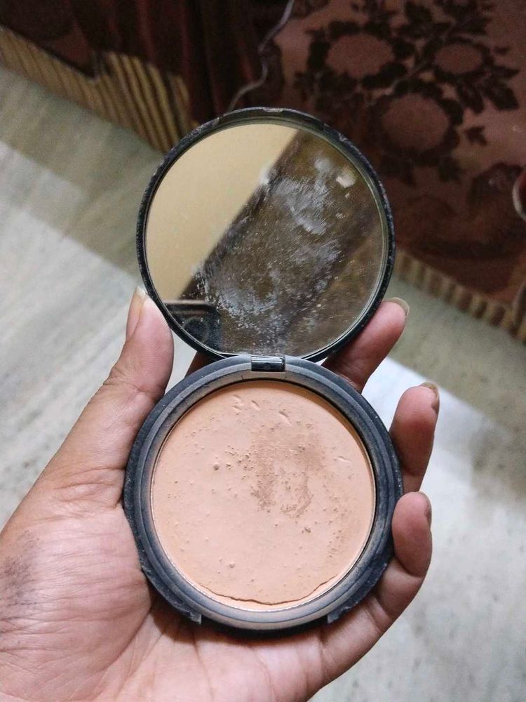 Faces Canada Compact