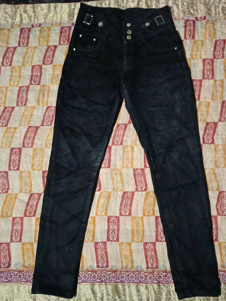 Stylish Black High-Waisted Jeans