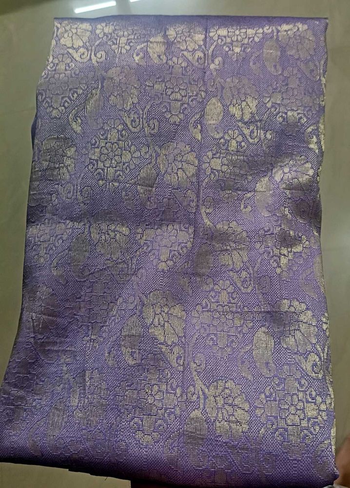 Elegant Saree for Sale! 💃🏻✨