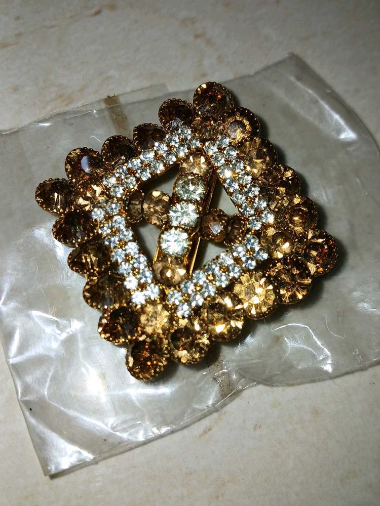 Pretty Hair Clip for that Desi Look