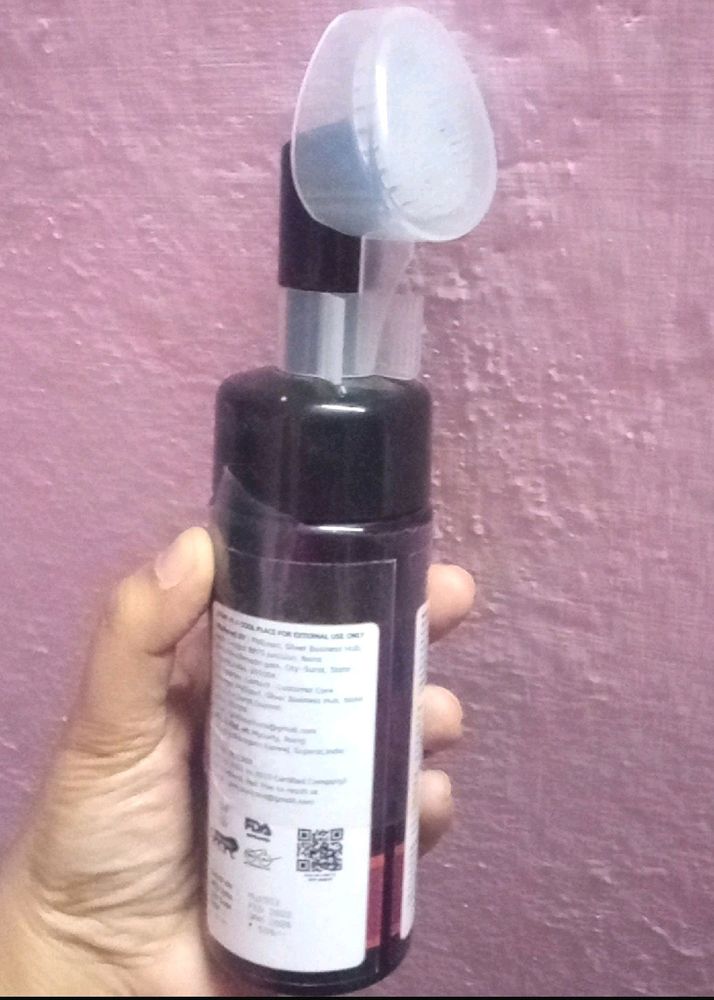 🌸VITAMIN C FOAMING FACE WASH🌸