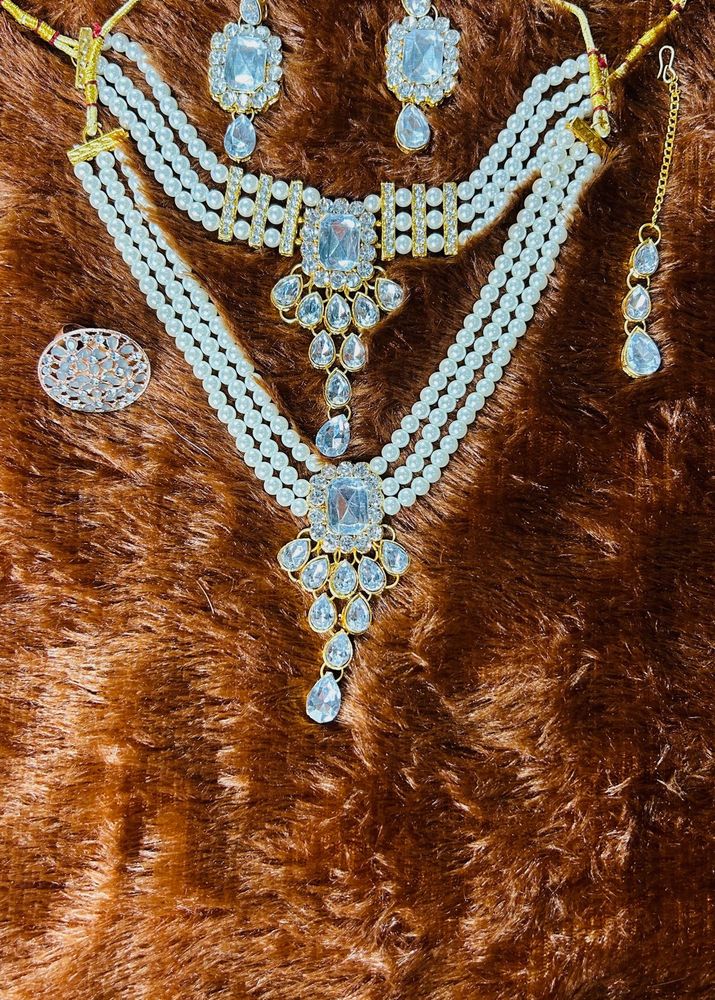 Pearl and Crystal Jewelry Set