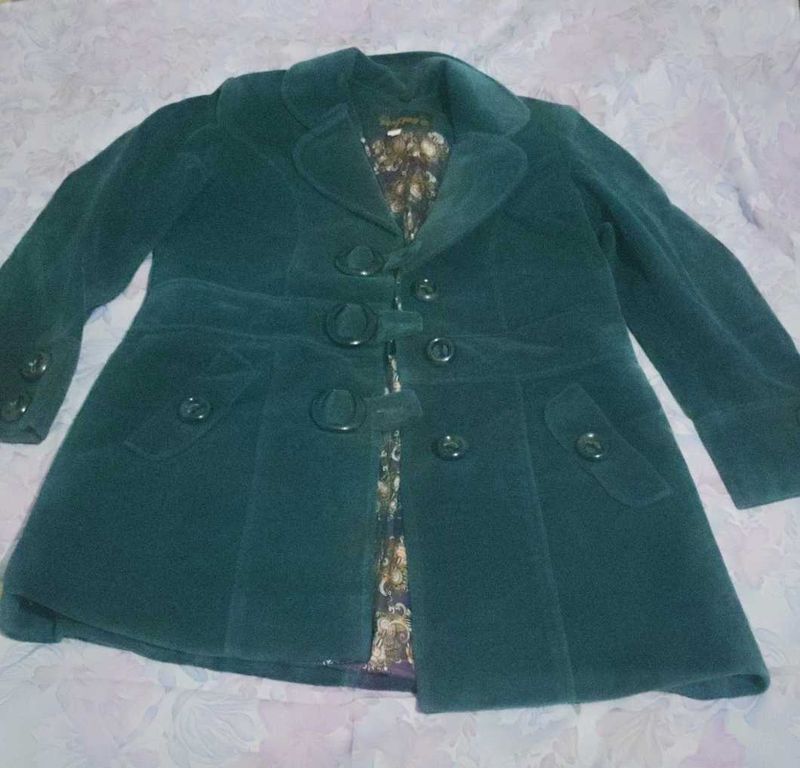Woman&#39;s Blazer With Removable And Attachable Cap