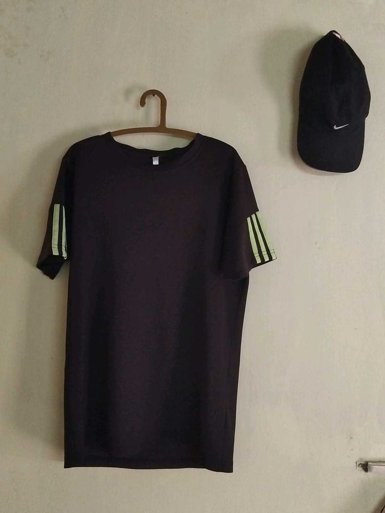 Men&#39;s Black Athletic T-Shirt &amp; Nike Cap