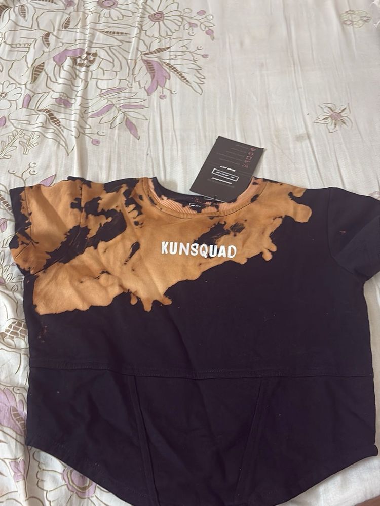 Unique KUNSQUAD Graphic Tee
