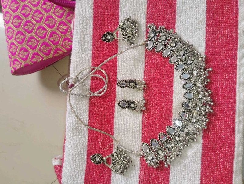 Traditional Jewelry Set With Two Earing Free