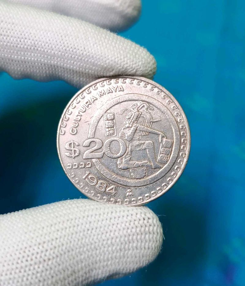 Mexico 20 Pesos Coin 1984, VF Condition