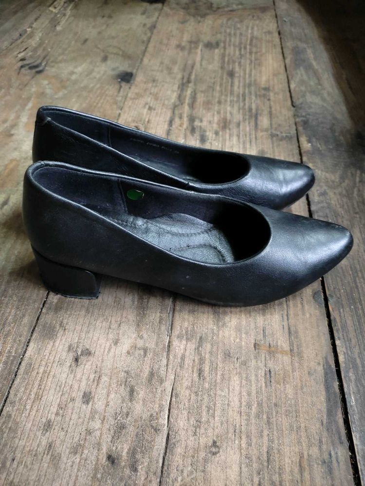 Woods Pumps With 2 Inches Heels