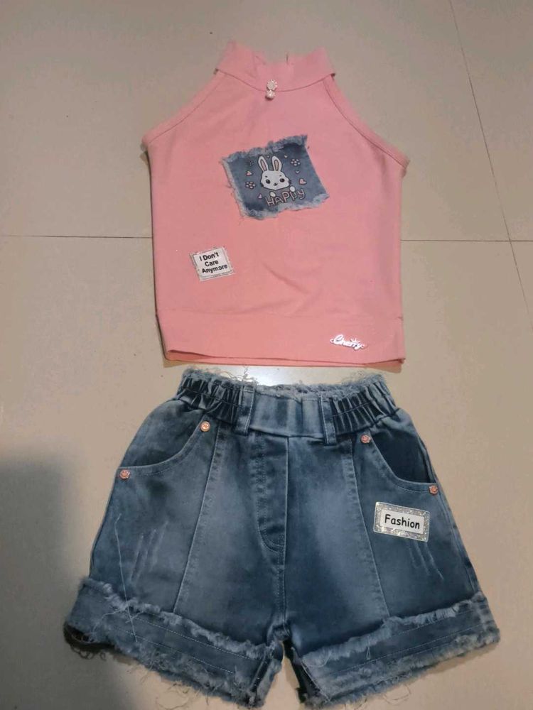 4-5 Year Old Girls Fancy Top And Shorts Set