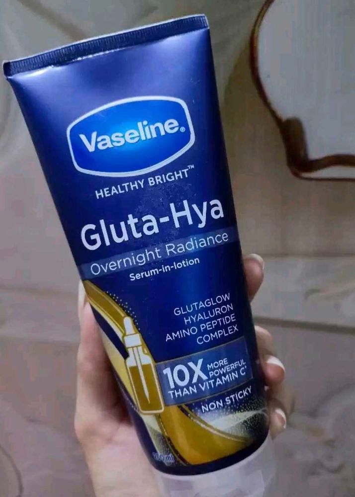 Vaseline gluta hya night cream