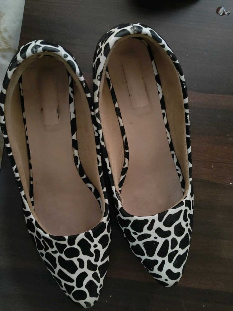 Chic Animal Print Flats