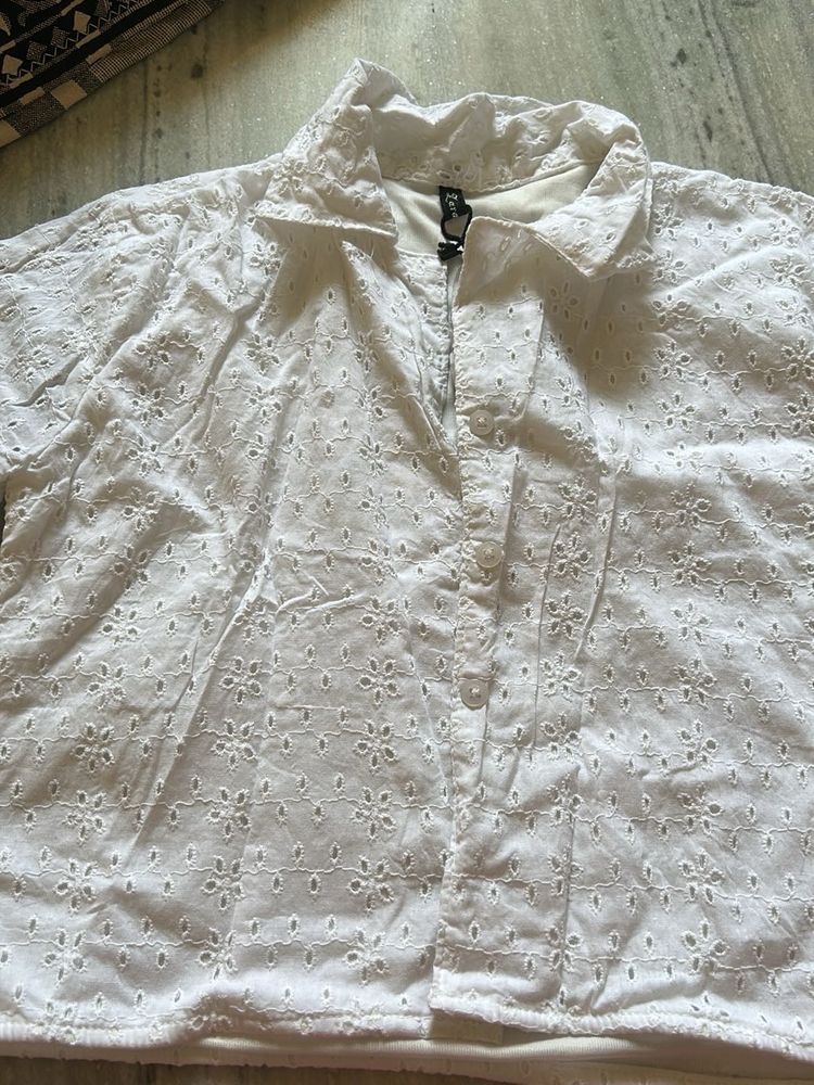 white shirt short