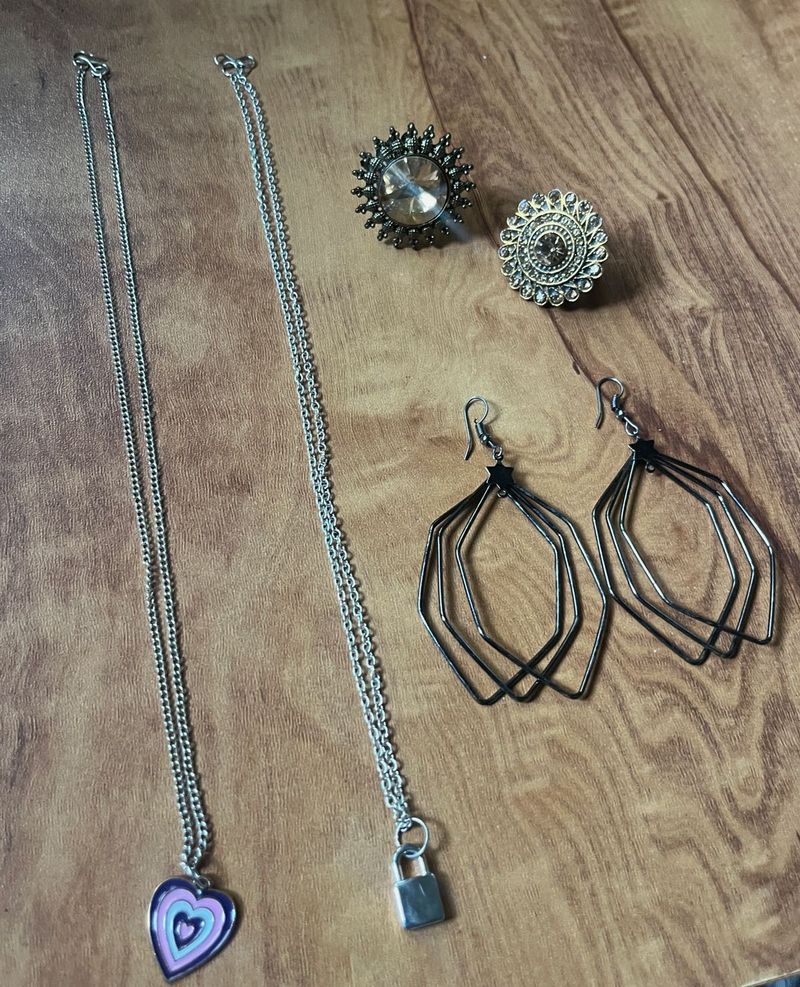 Mixed Jewelry Lot: Necklaces, Rings &amp; Earrings