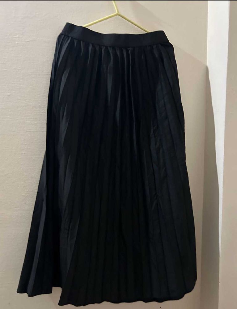 Elegant Black Pleated Skirt