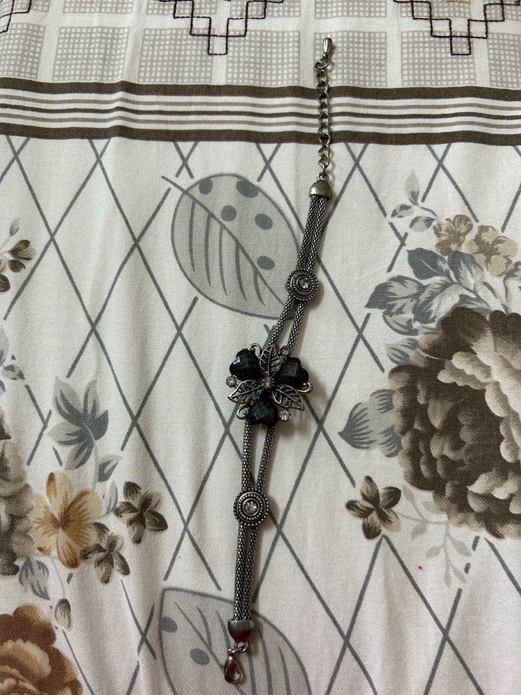 Elegent Vintage Style Flower Charm Bracelet
