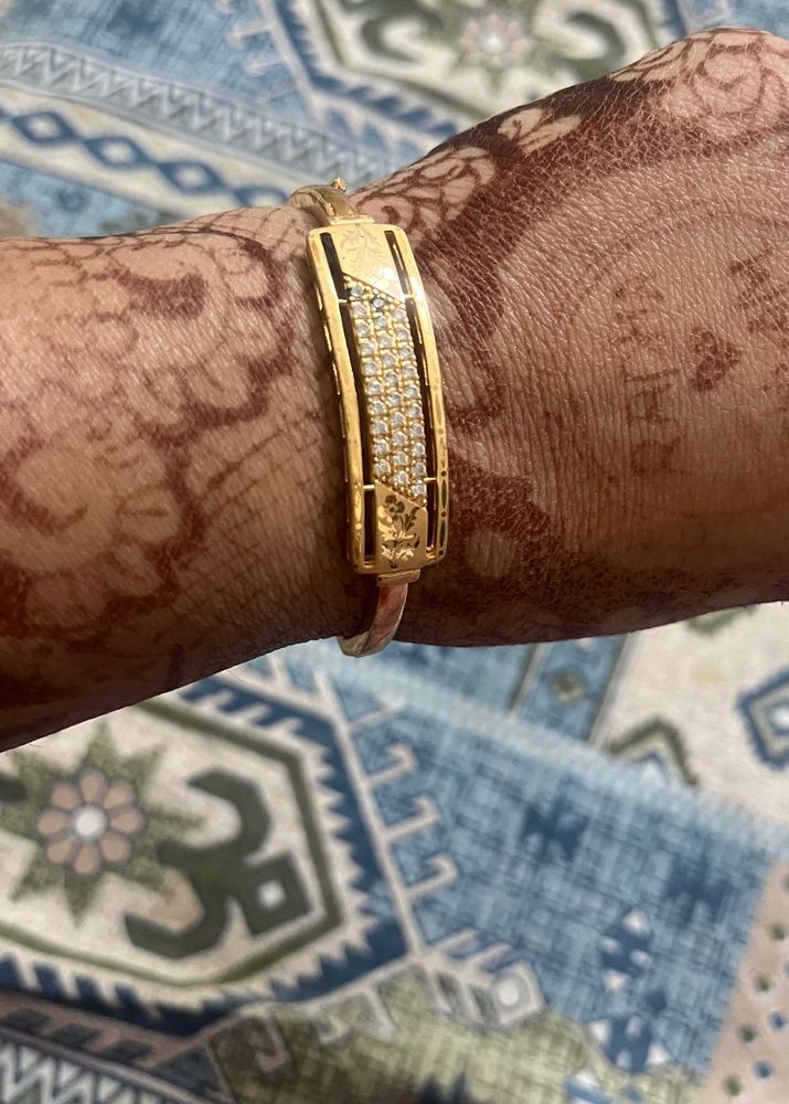 Elegant Gold-Plated Bracelet