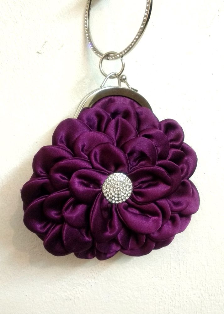 Stylish Flower Clutch With Zircon Stones