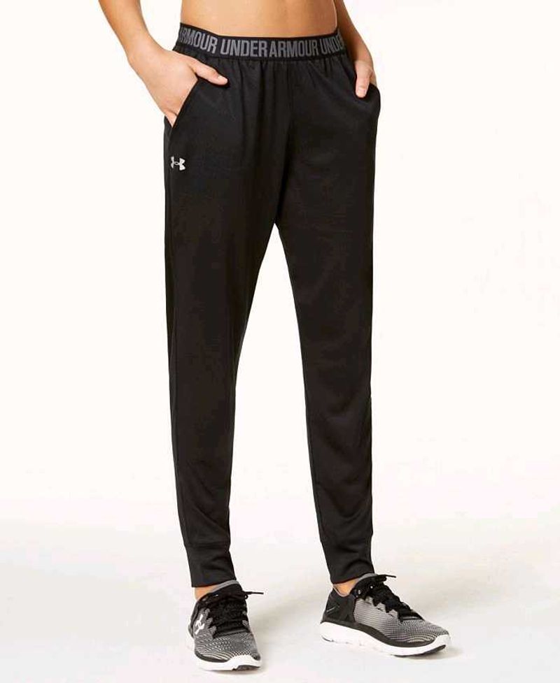 SOLID Black 🖤 Under Armour Ladies TrecK