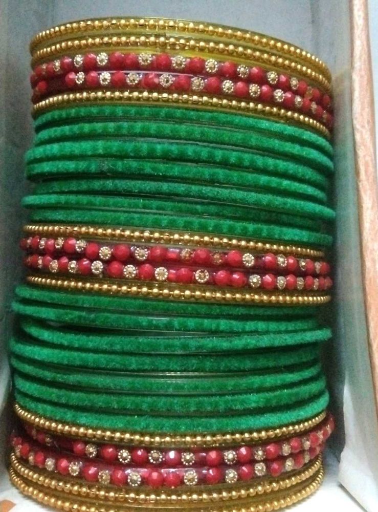 Bangle Set With Bindis