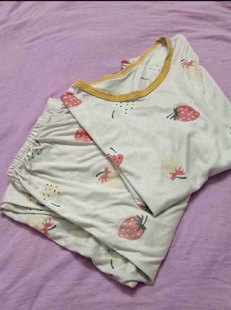 😃🍓Strawberry Print night suit