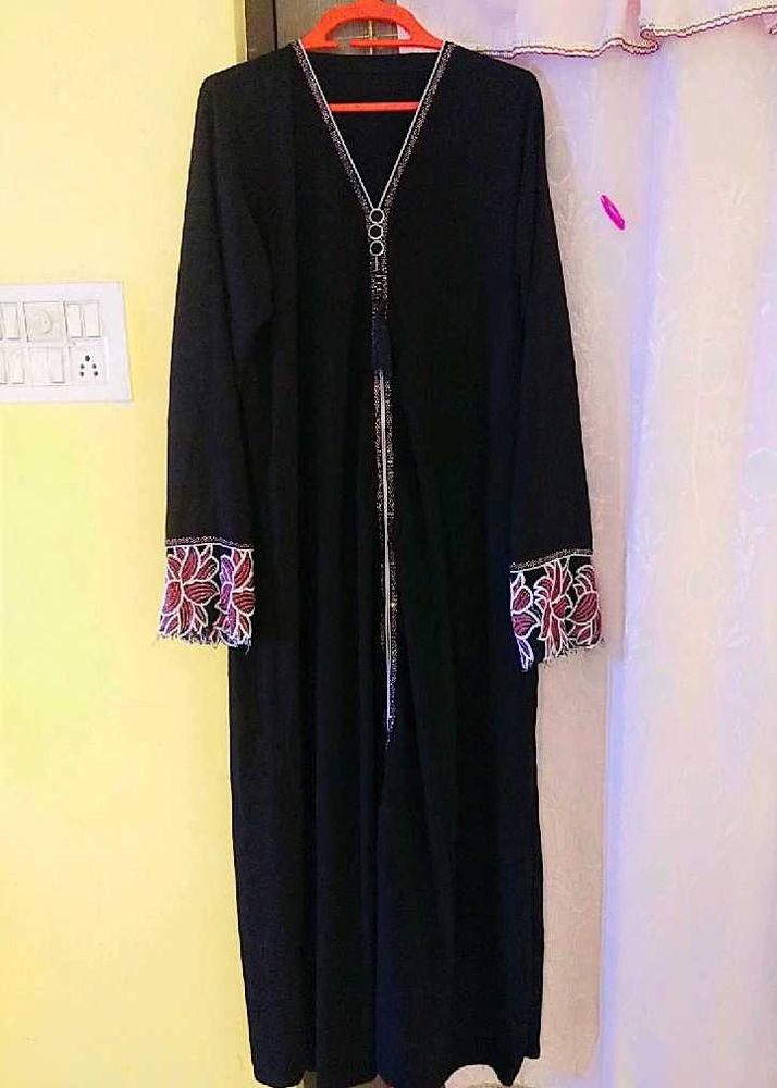 Elegant Embroidered Cuff Abaya