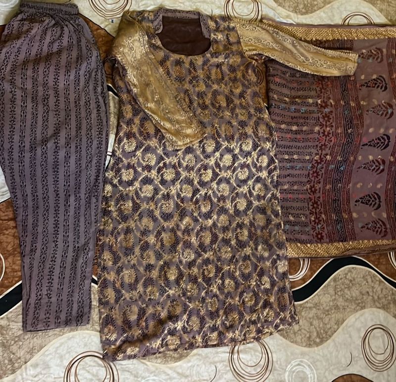 🤎Beautiful 3 Piece Bagh Print Suit🤎